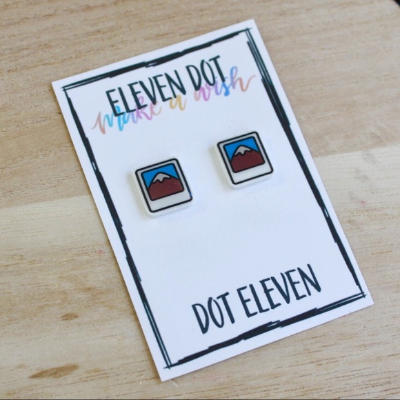 Mountain Sky Adventure Travel Photo Stud Earrings - Picture 1 of 8